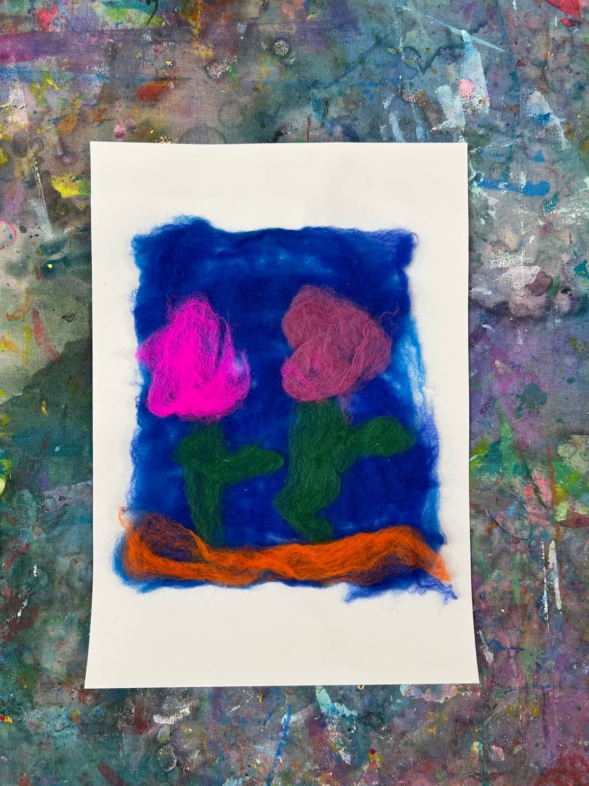 Children creating art during a Smudge Artspace holiday program